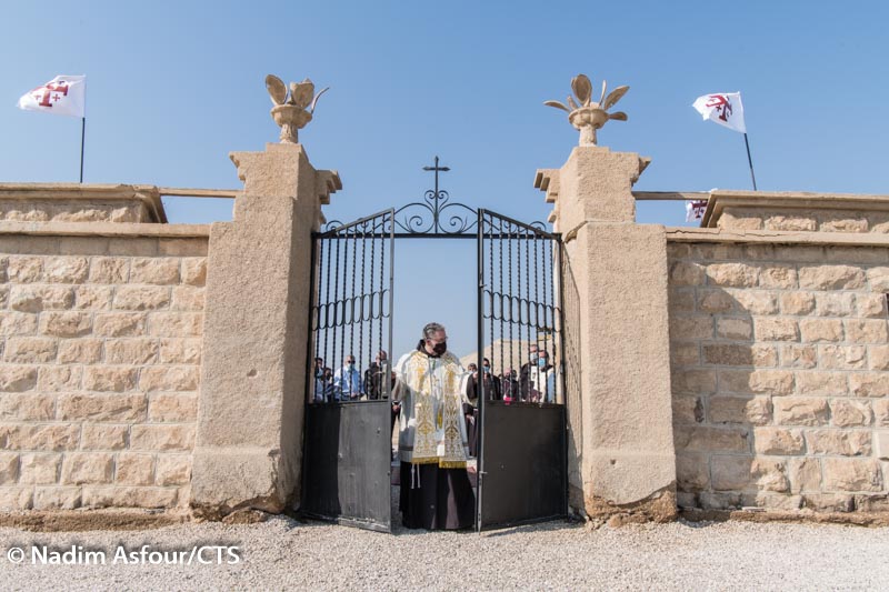 Read more about the article „Z pola minowego do miejsca modlitwy”: celebracja Chrztu Jezusa powraca do kościoła franciszkańskiego nad rzeką Jordan